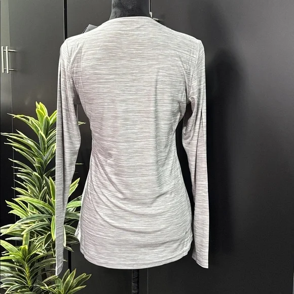 AriatTek Laguna Performance fabric,moisture movement,v-neck,stretch,logo chest - Picture 4 of 9